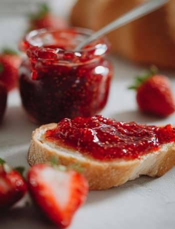 Low‑sugar strawberry chia jam