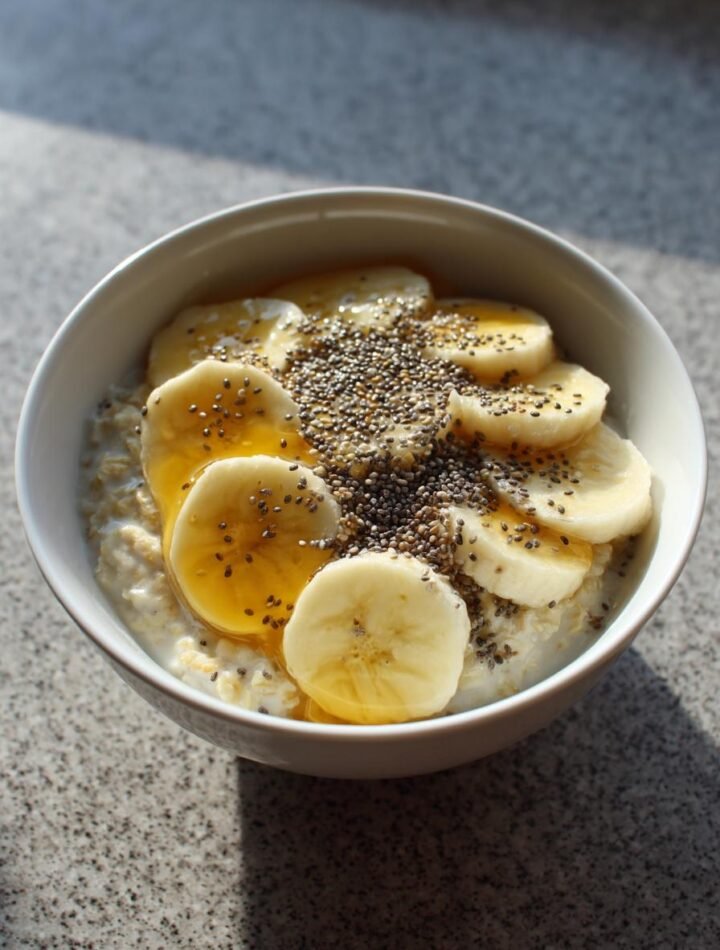 Oatmeal with banana and chia seeds